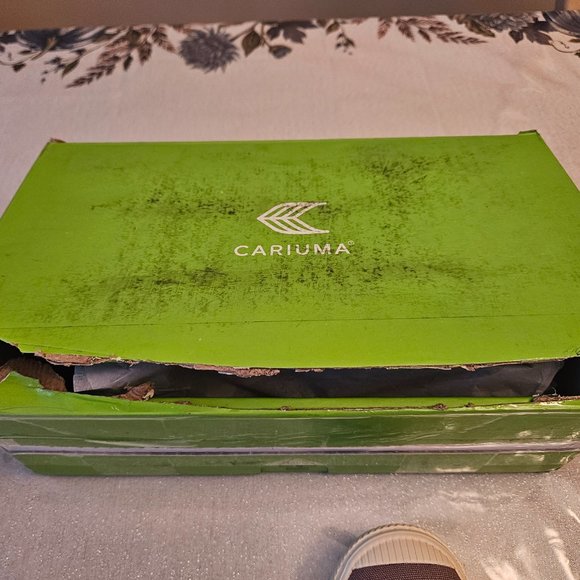 NIB Cariuma Sneakers - Picture 11 of 13